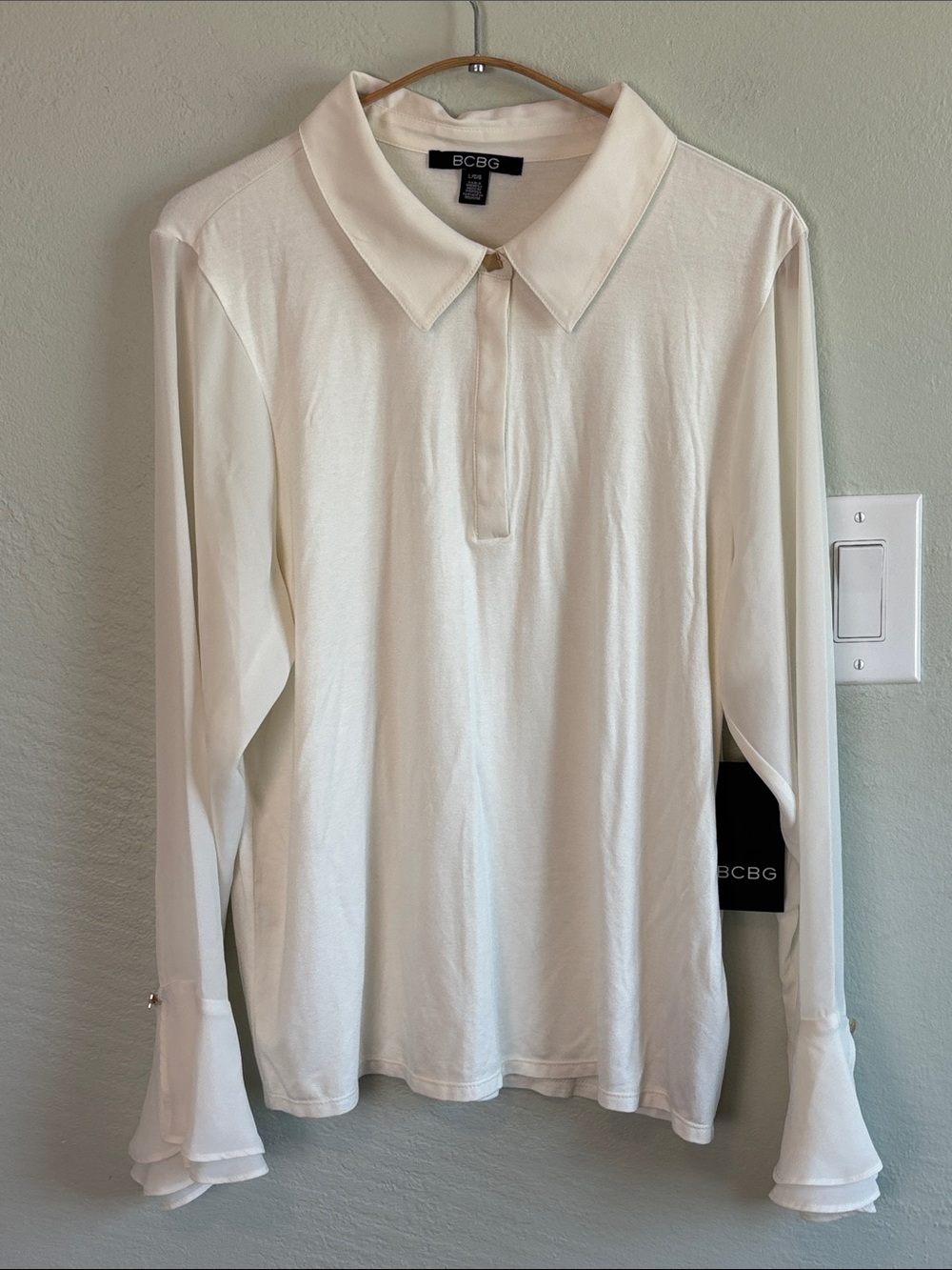 Bundle 2/$30! NEW BCBG Cream Long Sleeve Polo Blouse L Office Elegant Versatile